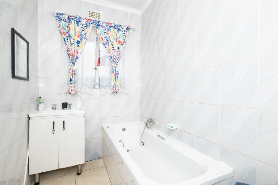 4 Bedroom Property for Sale in Ravensmead Western Cape